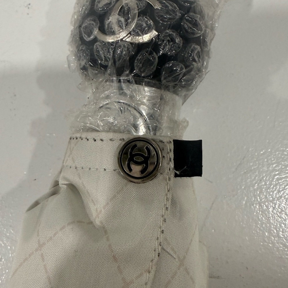 Chic White Umbrella With Interlocking Logo Accent - image 6